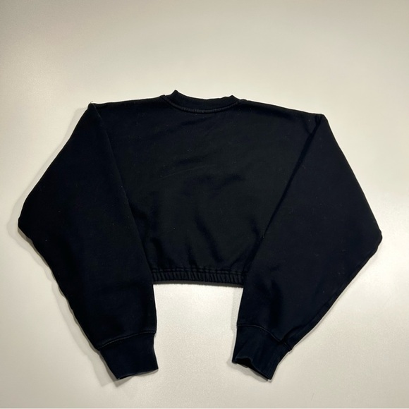 Aritzia TNA Cozy Fleece Perfect Crew Crop Sweatshirt Black Ribbed Hem Size M - Picture 2 of 6